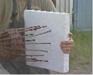 Vedetään puolivalmiista amppelista Styrox-levy irti